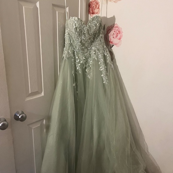 Green prom dress! - Picture 5 of 5